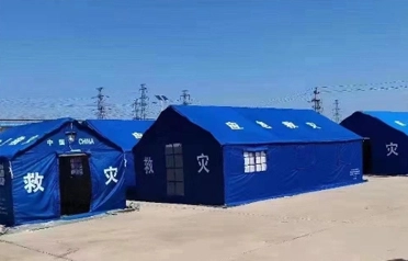 Podjetje Tangshan Pengcheng Outdoor je bilo globoko vključeno v standardizacijo postopkov šotorov za pomoč ob nesrečah in gradi trdno kakovostno obrambno linijo za nujne zaloge.